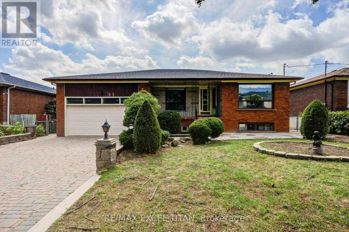 7 MUIR AVENUE, Toronto (Humber Summit), Ontario M9L1H4