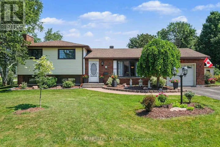 9 FOREST DRIVE, Rideau Lakes, Ontario K7A4S5