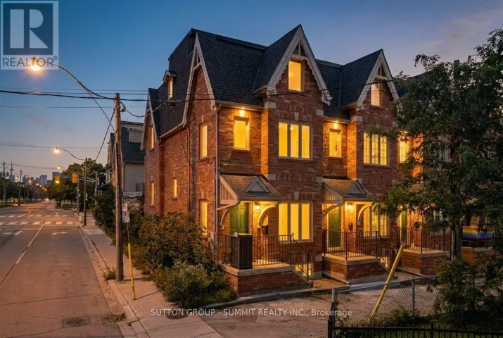 2 CAM FELLA LANE, Toronto (Greenwood-Coxwell), Ontario M4L3Z5
