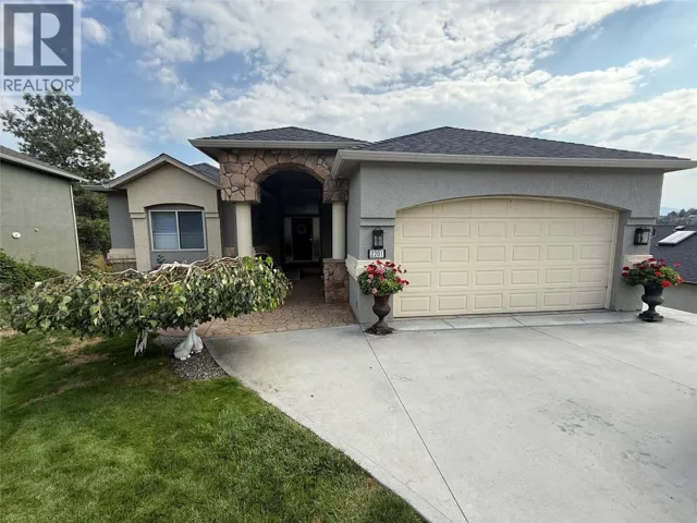 2201 Lillooet Crescent, Kelowna, British Columbia V1V1W3