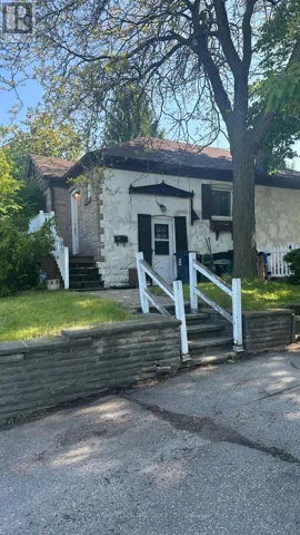 930 SCARLETT ROAD, Toronto (Humber Heights), Ontario M9P2V5