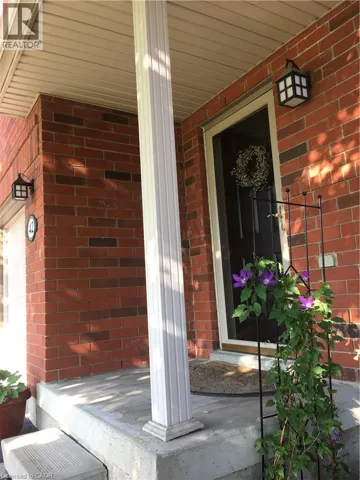100 BEDDOE Drive Unit# 42, Hamilton, Ontario L8P4Z2