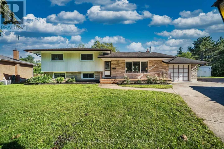 8 FERNWOOD TERRACE, St. Catharines (Glendale/Glenridge), Ontario L2T3W5
