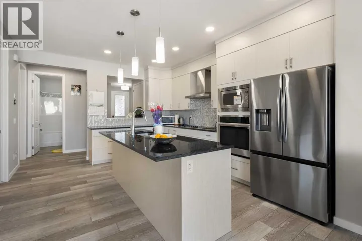 35 Lucas Passage NW, Calgary, Alberta T3P2E3