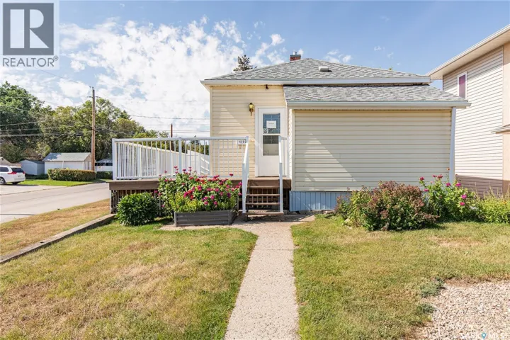 1002 Wolfe AVENUE, Moose Jaw, Saskatchewan S6H1J7