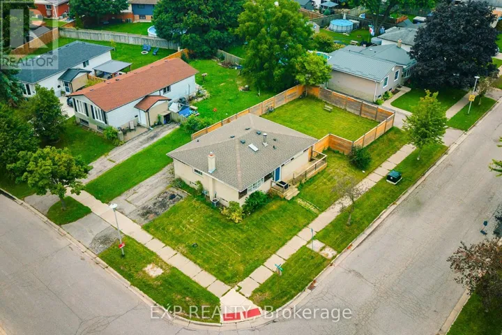 56 ASHBURY AVENUE, London South (South Y), Ontario N6E1T1