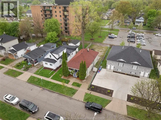 609 ST. JOSEPH, Windsor, Ontario N9C3H3