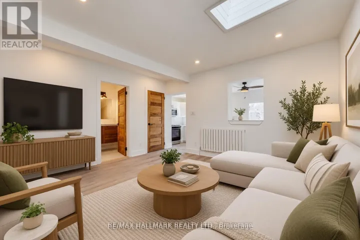 UPPER - 327 KENILWORTH AVENUE, Toronto (The Beaches), Ontario M4L3S9