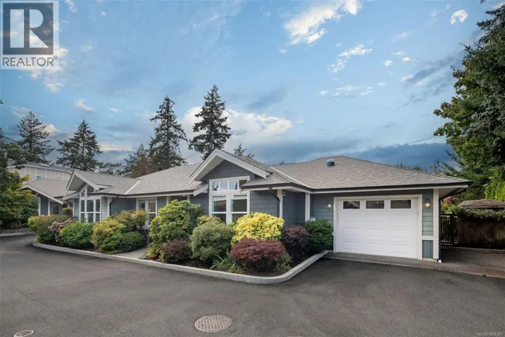 6 707 Greenlea Dr, Saanich, British Columbia V8Z3E7
