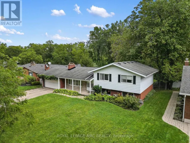 21 PARKLANE CRESCENT, St. Catharines (Glendale/Glenridge), Ontario L2T3T9