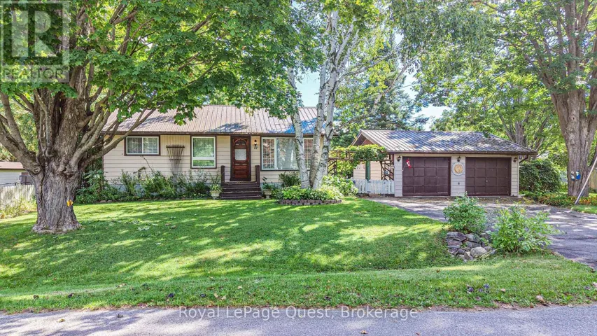 17 HUGHES ROAD E, Orillia, Ontario L3V2L9