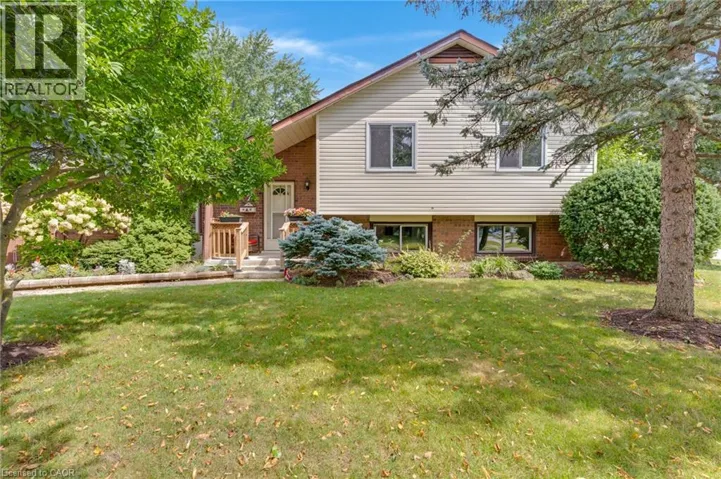7 UNDERHILL Crescent, Kitchener, Ontario N2A2S7