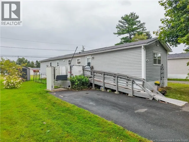 8 Wood Avenue, Lincoln, New Brunswick E3B6V5