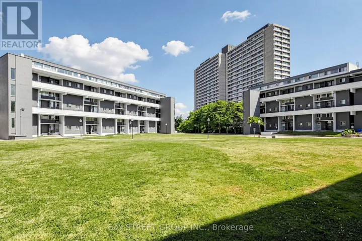 302 - 55 SUNNY GLENWAY, Toronto (Flemingdon Park), Ontario M3C2Z5