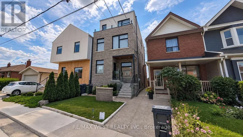 MAIN FLOOR - 93 HATHERLEY ROAD, Toronto (Caledonia-Fairbank), Ontario M6E1W3