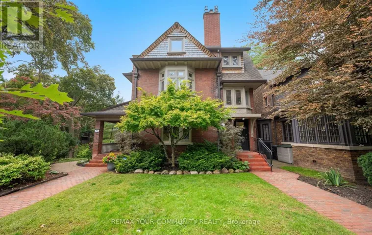 62 INDIAN GROVE, Toronto (High Park-Swansea), Ontario M6R2Y4