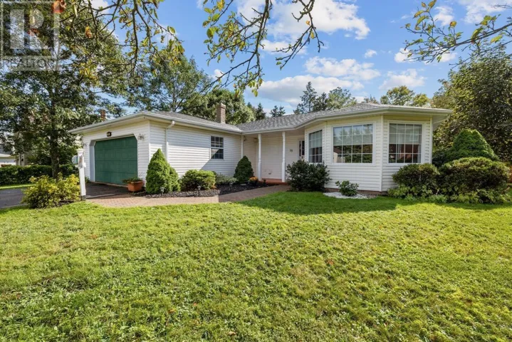 15 OAKLAND Drive, Charlottetown, Prince Edward Island C1C1M9