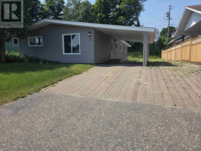 9 Central AVE, Elliot Lake, Ontario P5A2E8