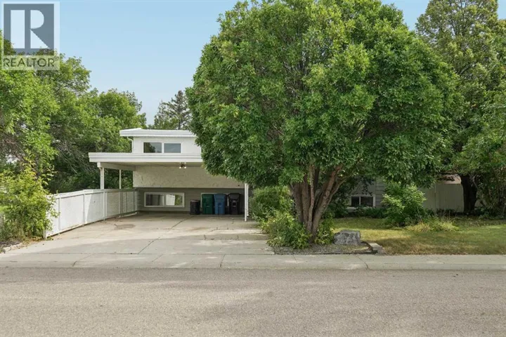2409 20 Street N, Lethbridge, Alberta T1H4T9