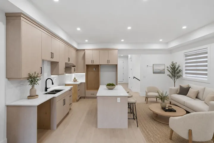 2 12873 MARINE DRIVE, Surrey, British Columbia V4A1C8