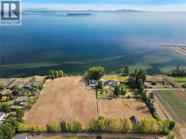 3190 Martindale Rd, Central Saanich, British Columbia V8M1W6