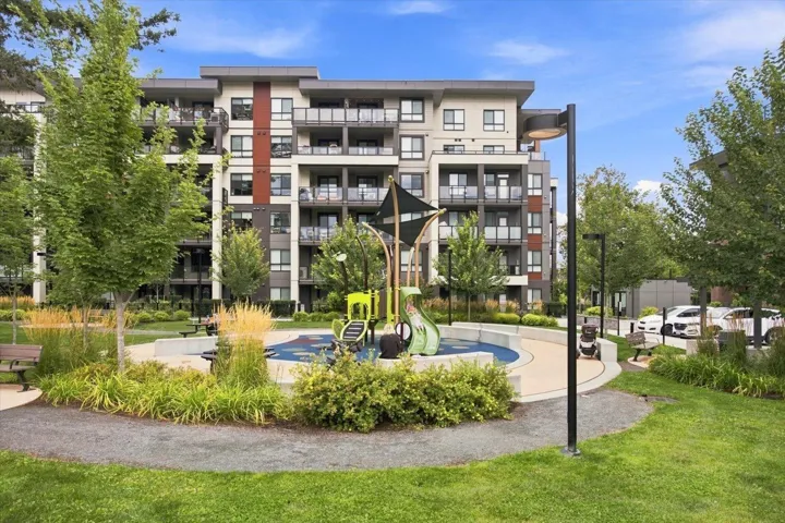 410 45511 CAMPUS DRIVE, Garrison Crossing, Chilliwack, British Columbia V2R6K8