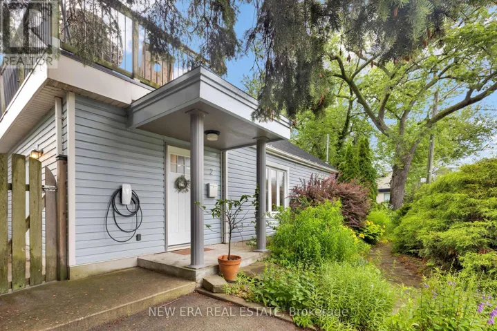 2 FOCH AVENUE, Toronto (Alderwood), Ontario M8W3W8