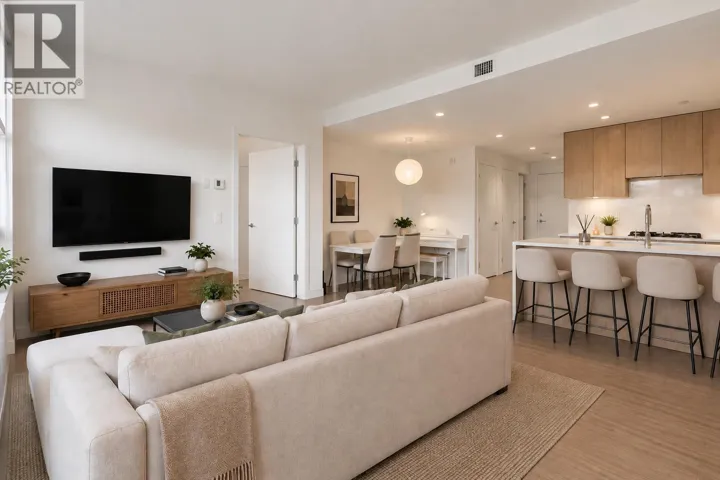 203 747 E 3RD STREET, North Vancouver, British Columbia V7L1G8