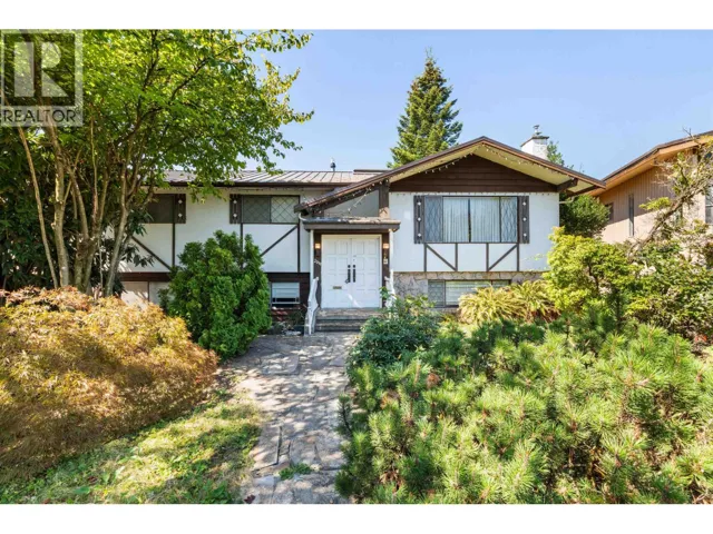 2019 PAULUS CRESCENT, Burnaby, British Columbia V5A2M2