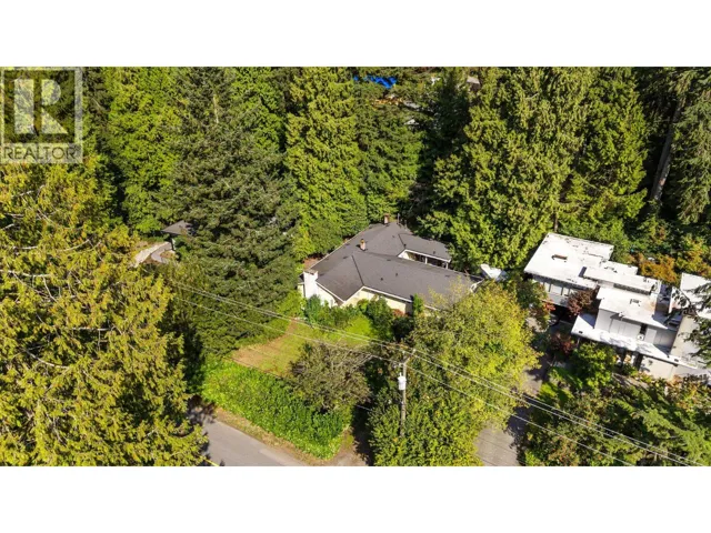 355 MATHERS AVENUE, West Vancouver, British Columbia V7S1H2