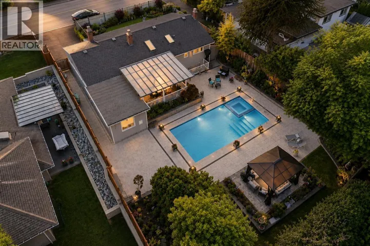 1350 BERKLEY ROAD, North Vancouver, British Columbia V7H1Y7