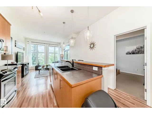#303 10531 117 ST NW, Edmonton, Alberta T5H0A8