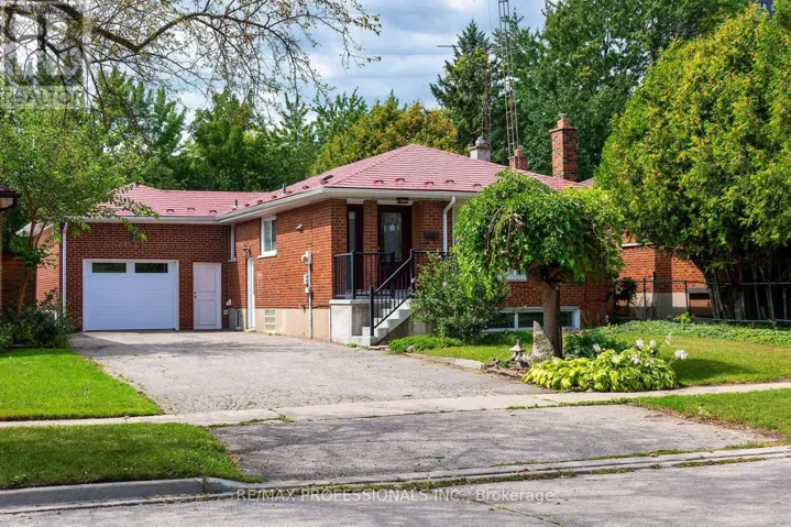 1360 LEWISHAM DRIVE, Mississauga (Clarkson), Ontario L5J3P9