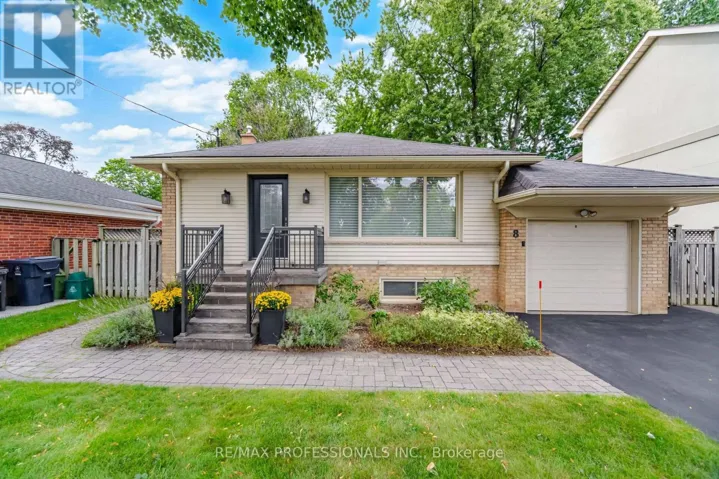 8 BEAVERBROOK AVENUE, Toronto (Princess-Rosethorn), Ontario M9B2M7