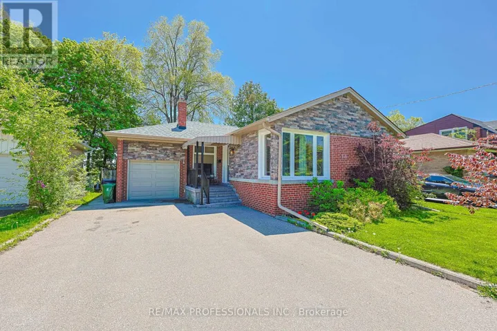 39 SEALCOVE DRIVE, Toronto (Etobicoke West Mall), Ontario M9C2C7