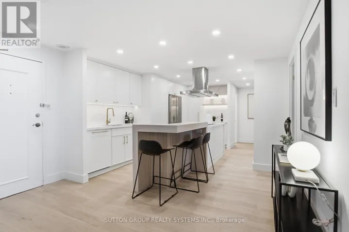 1504 - 812 BURNHAMTHORPE ROAD, Toronto (Markland Wood), Ontario M9C4W1