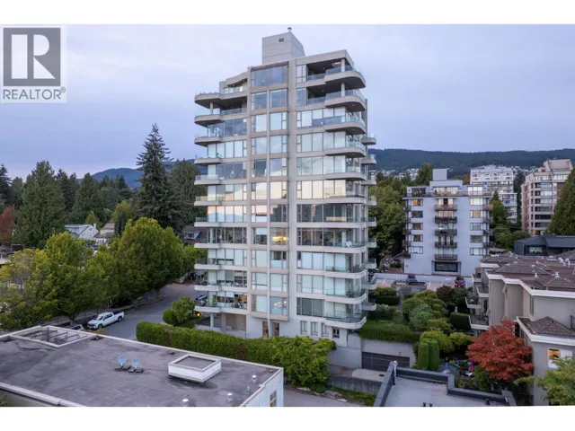502 570 18TH STREET, West Vancouver, British Columbia V7V3V7
