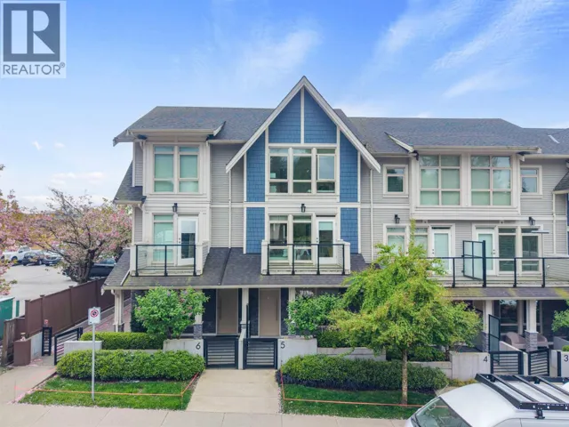 5 115 W QUEENS ROAD, North Vancouver, British Columbia V7N2K4