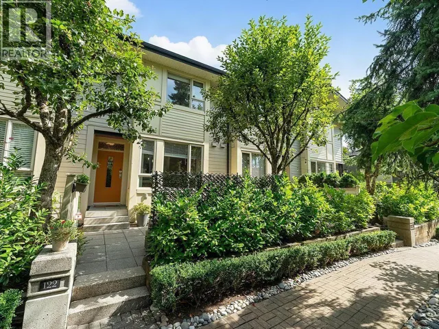 122 9229 UNIVERSITY CRESCENT, Burnaby, British Columbia V5A4Z2