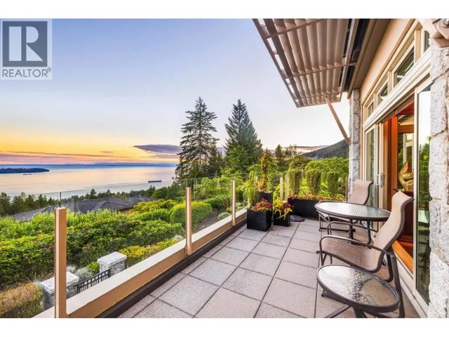 101 2535 GARDEN COURT, West Vancouver, British Columbia V7S0A1