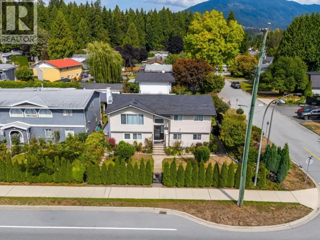 1121 PRAIRIE AVENUE, Port Coquitlam, British Columbia V3B1S7