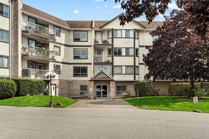 201 5710 201 STREET, Langley, British Columbia V3A8A8