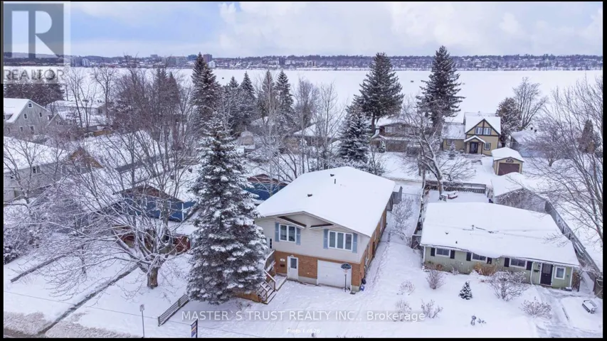 2 - 22 BRENNAN AVENUE, Barrie (South Shore), Ontario L4N3X3