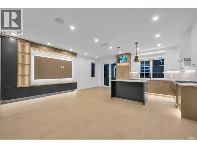 2 5150 SPENCER STREET, Vancouver, British Columbia V5R4A3