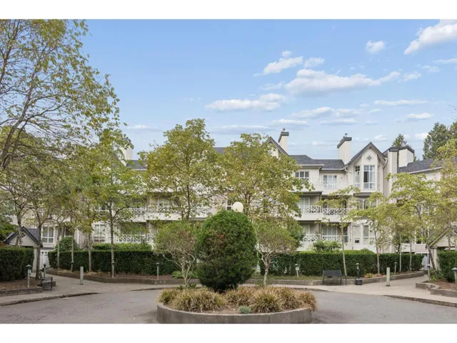 322 9979 140 STREET STREET, Surrey, British Columbia V3T5W2