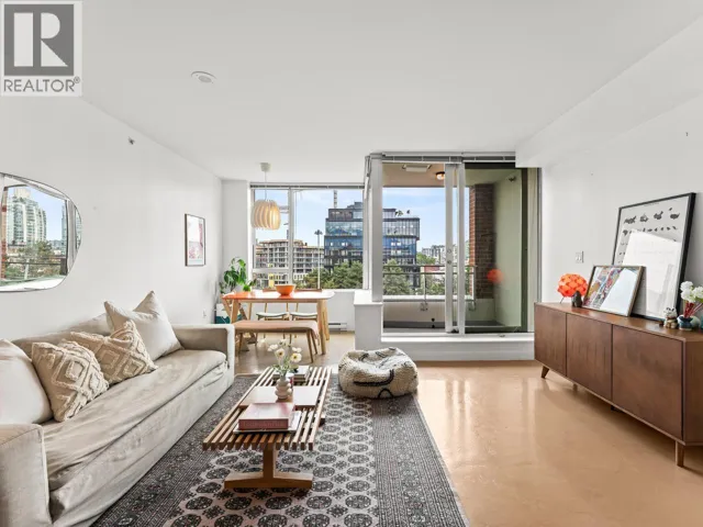 715 221 UNION STREET, Vancouver, British Columbia V6A0B4