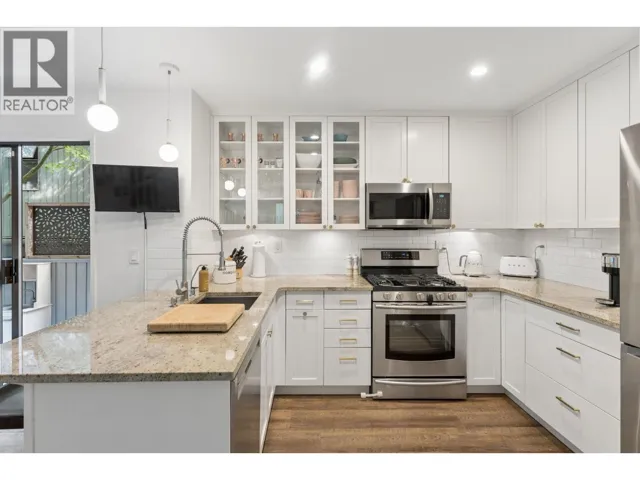 6650 NELSON AVENUE, West Vancouver, British Columbia V7W2B1