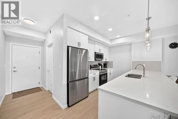 2204, 33 Carringham Gate NW, Calgary, Alberta T3P2H6