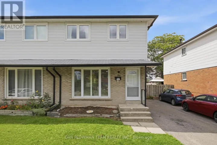 302 VANCOUVER CRESCENT, Oshawa (Vanier), Ontario L1J5X9