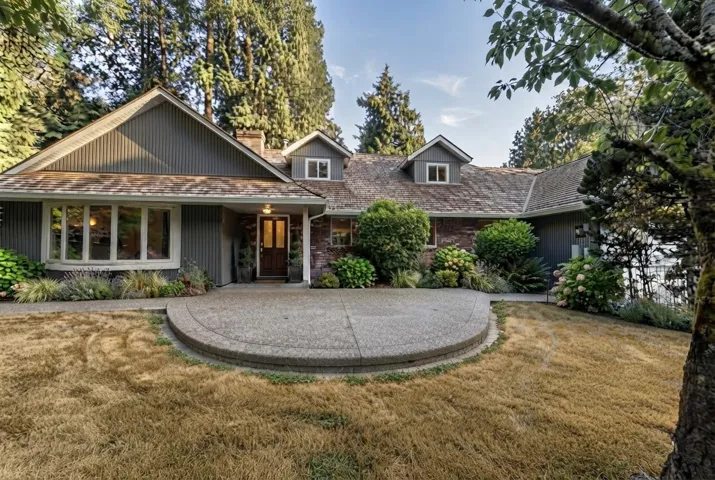 13768 32 AVENUE, Surrey, British Columbia V4P2B8